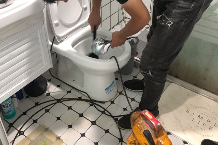 临县马桶堵塞自己疏通还是找师傅？专业上门服务让你省时更省心