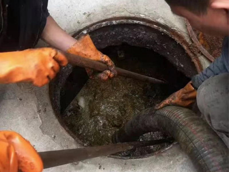 临县清理化粪池时如何避免沼气的危害?